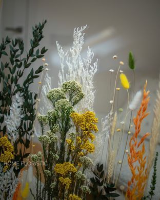 Картина из стабилизированных под стеклом растений