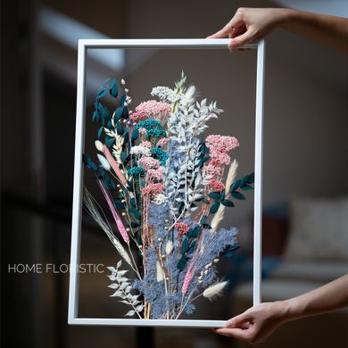 Картина с эвкалиптом в размере L, рама из массива дерева покрыта белой краской